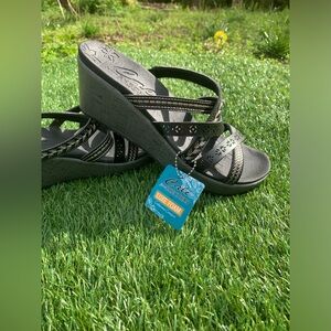 New with Tags! Black Sketchers Cali Rumble On Wedge Sandals size 8.5